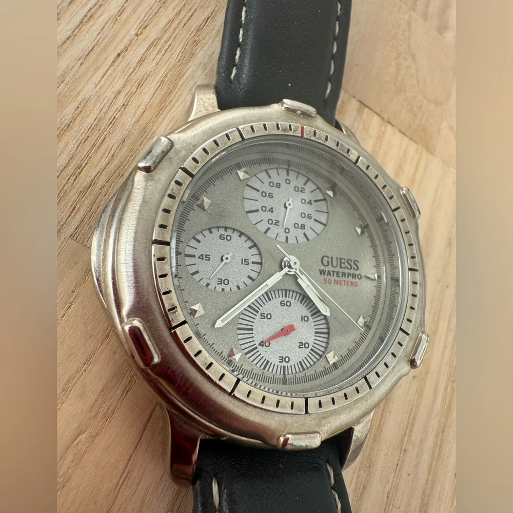 Guess mens waterpro mens black leather sport watch NEW BATTERY